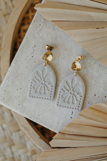 ANEA - helle Boho Ohrringe mit Blumen Muster