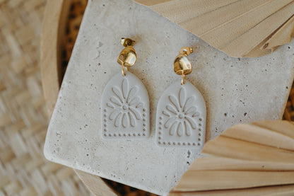 ANEA - helle Boho Ohrringe mit Blumen Muster