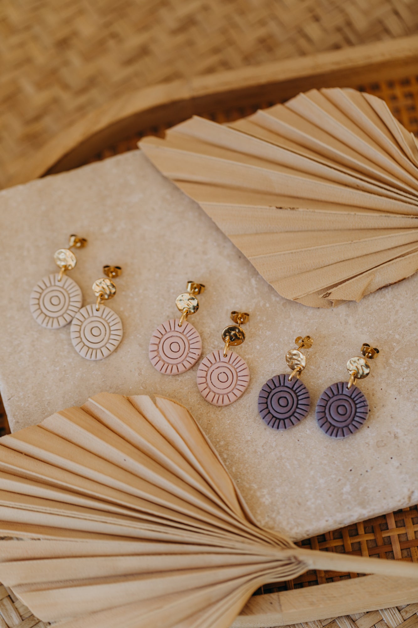 ARIELLE - Runde Boho Ohrringe mit Muster in vanille