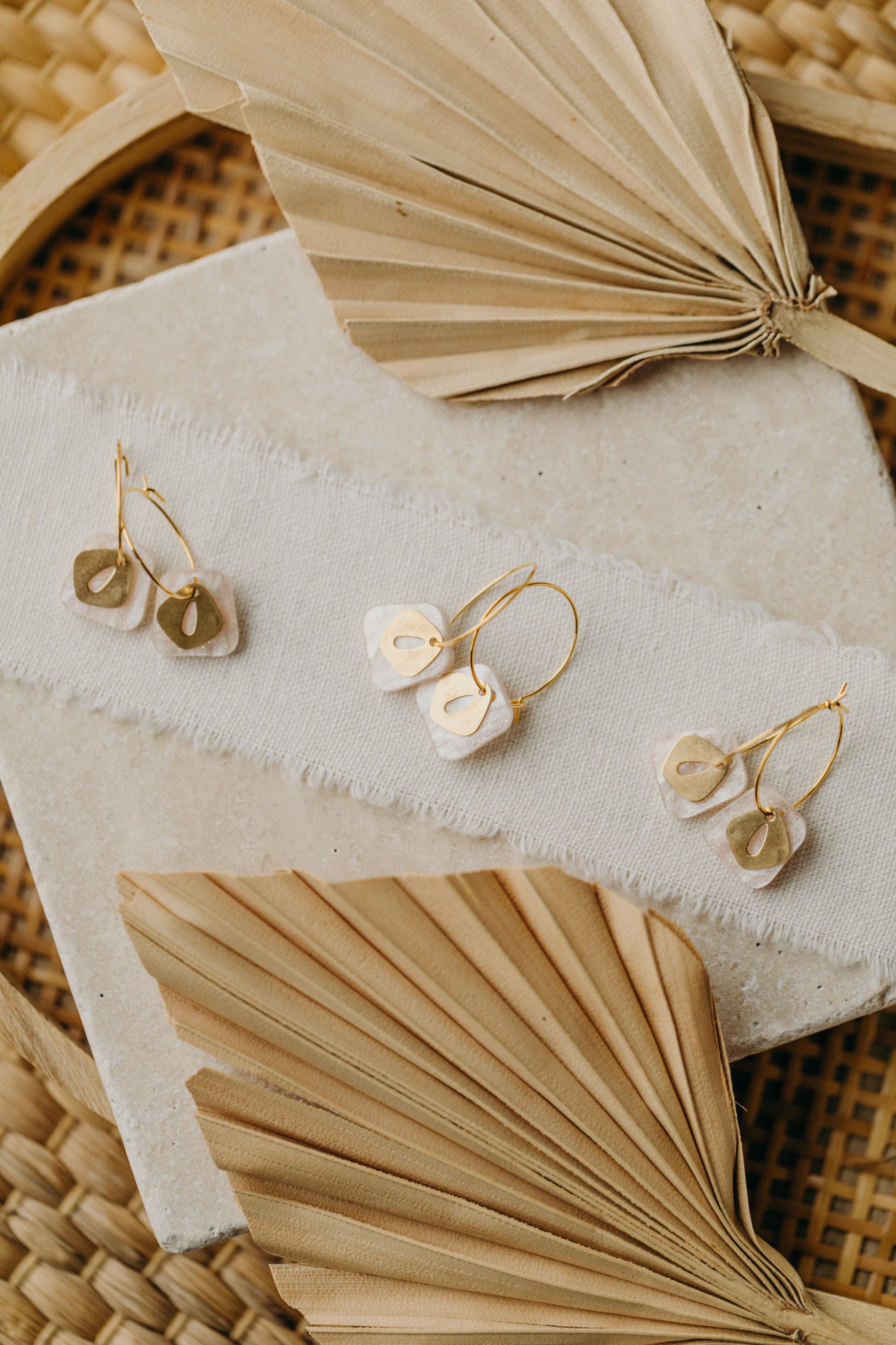 Hoop earrings with pink pendant