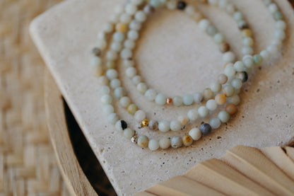 Bracelet with colorful agate gemstone beads