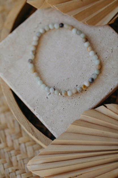 Bracelet with colorful agate gemstone beads