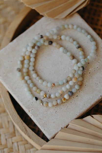 Bracelet with colorful agate gemstone beads