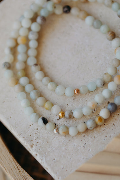 Bracelet with colorful agate gemstone beads