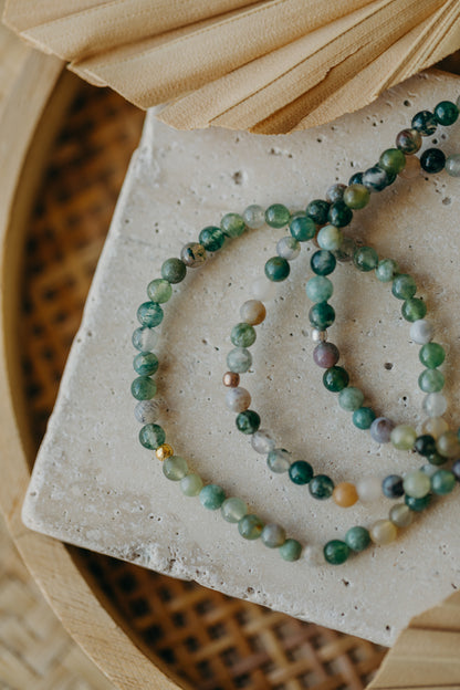 Bracelet with colorful agate gemstone beads