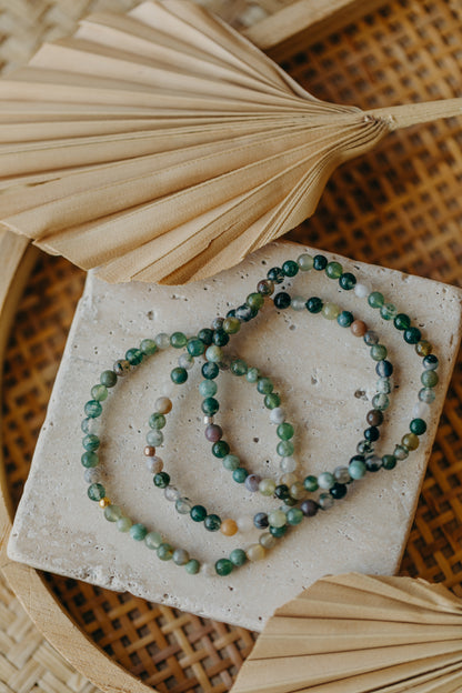 Bracelet with colorful agate gemstone beads