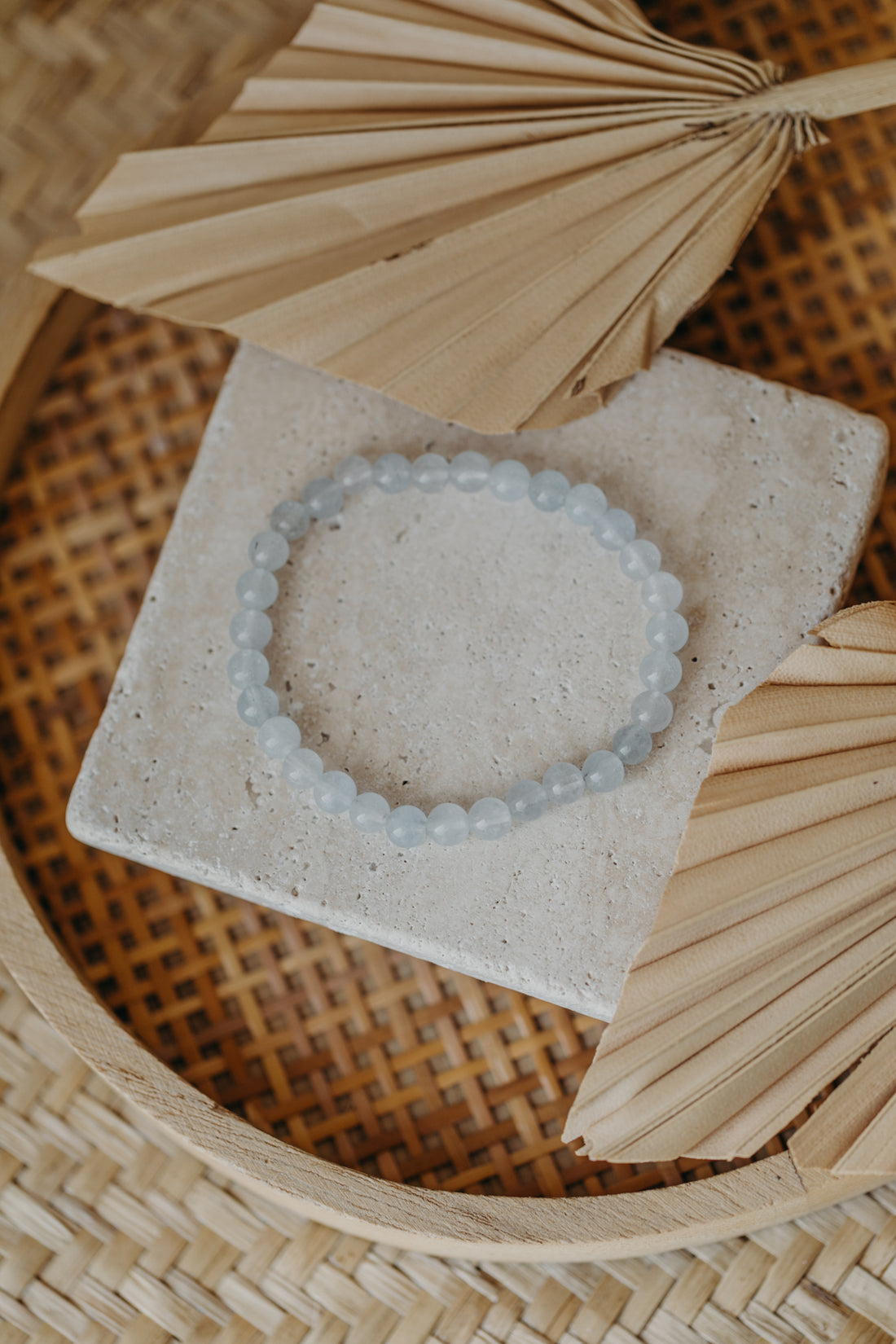 Bracelet with light blue agate gemstone beads