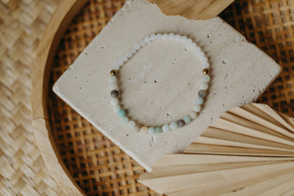 two-tone glass bead bracelet blue &amp;amp; cream