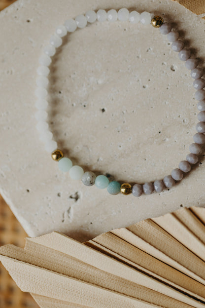 two-tone glass bead bracelet blue &amp;amp; cream