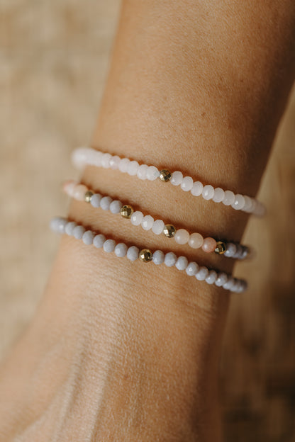 two-tone glass bead bracelet blue &amp;amp; cream