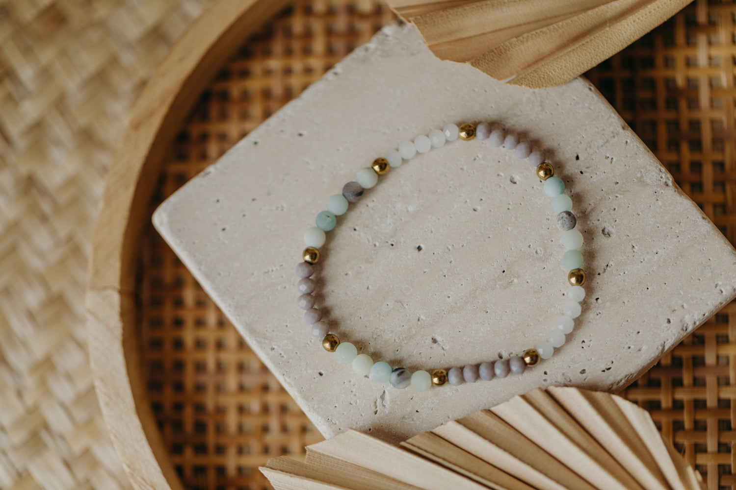 Perlenarmband mit Aventurin Perlen in grau und weiß 001