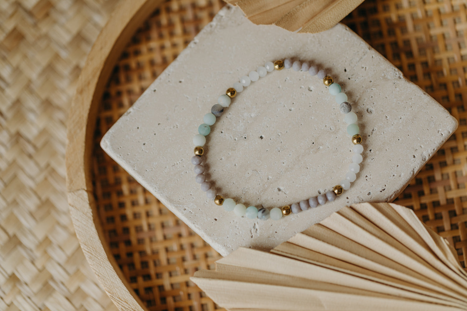 Perlenarmband mit Aventurin Perlen in grau und weiß 001