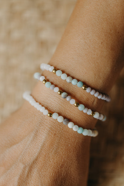 two-tone glass bead bracelet blue &amp;amp; cream