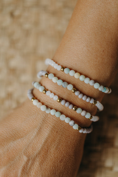 two-tone glass bead bracelet blue &amp;amp; cream