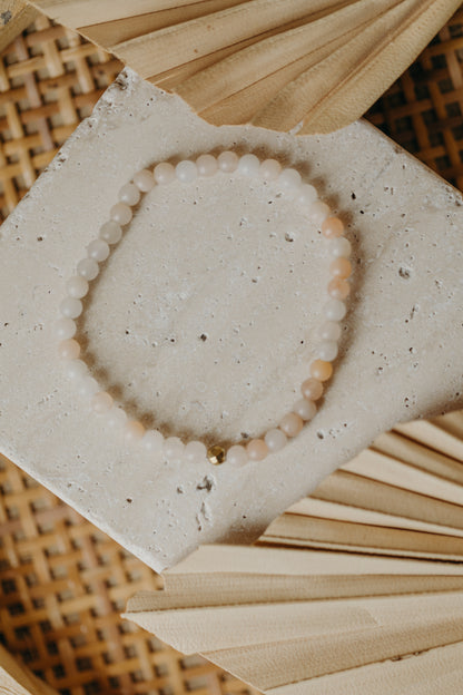 two-tone glass bead bracelet blue &amp;amp; cream
