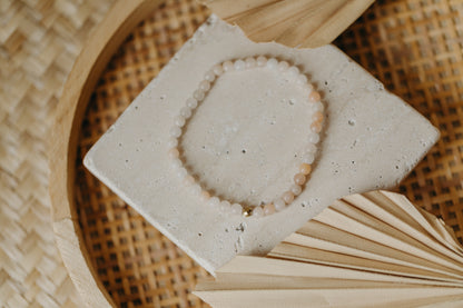 two-tone glass bead bracelet blue &amp;amp; cream