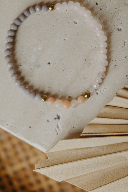 two-tone glass bead bracelet blue &amp;amp; cream