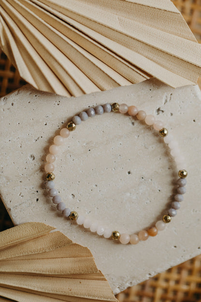 two-tone glass bead bracelet blue &amp;amp; cream