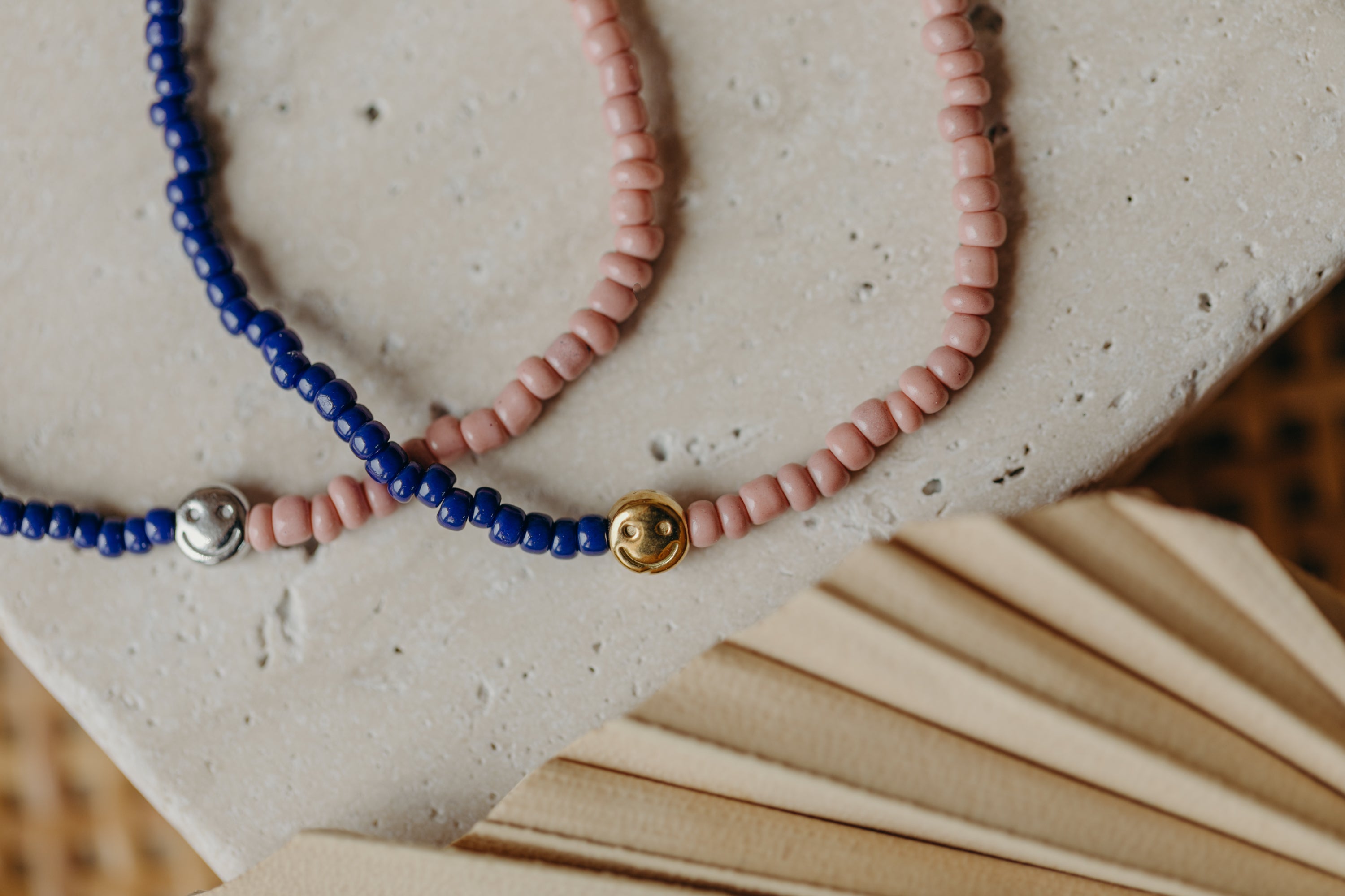 two-tone glass bead bracelet blue &amp;amp; cream