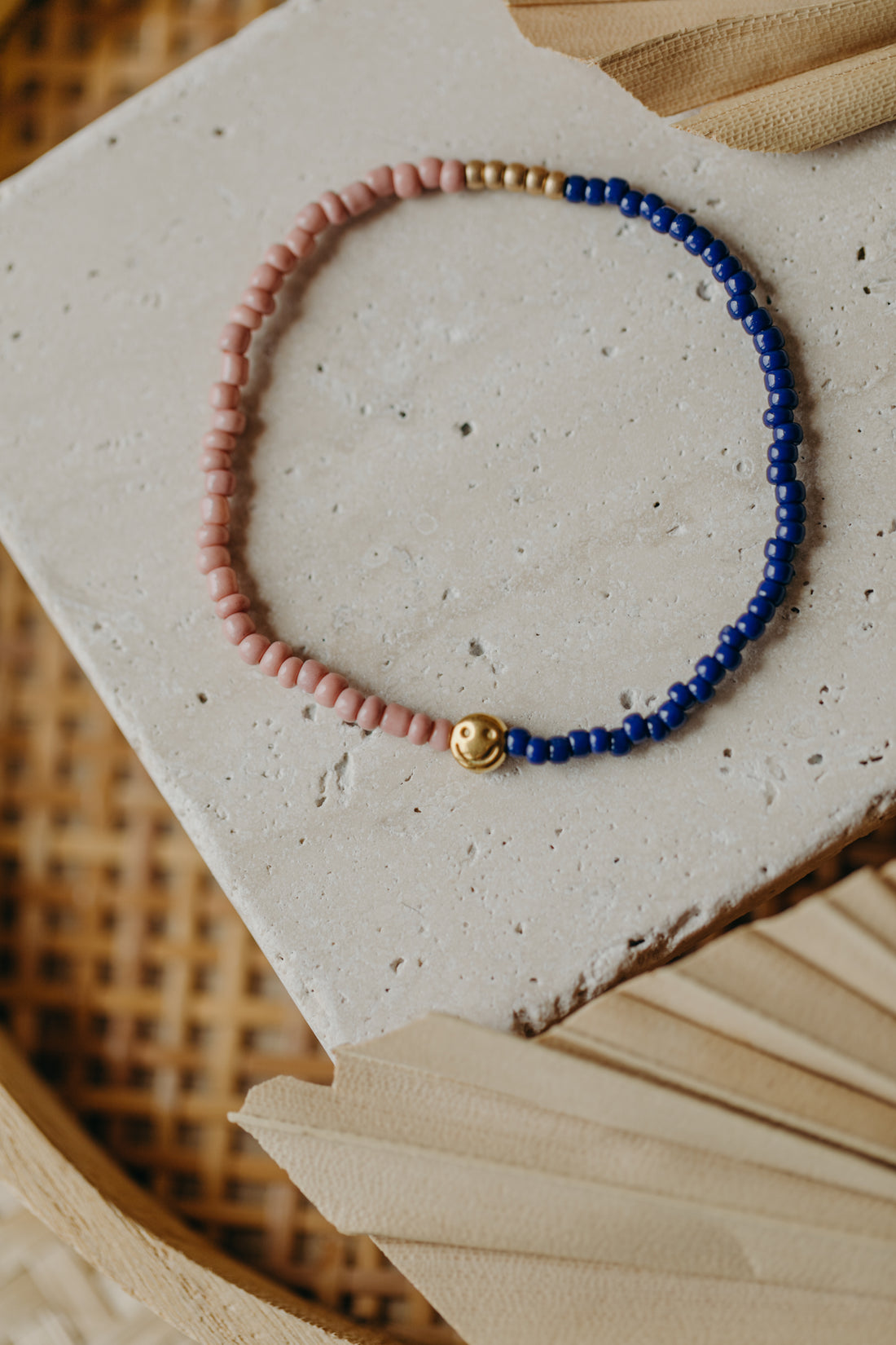 two-tone glass bead bracelet blue &amp;amp; cream
