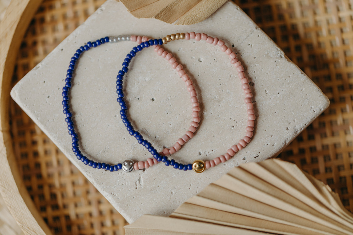 two-tone glass bead bracelet blue &amp;amp; cream