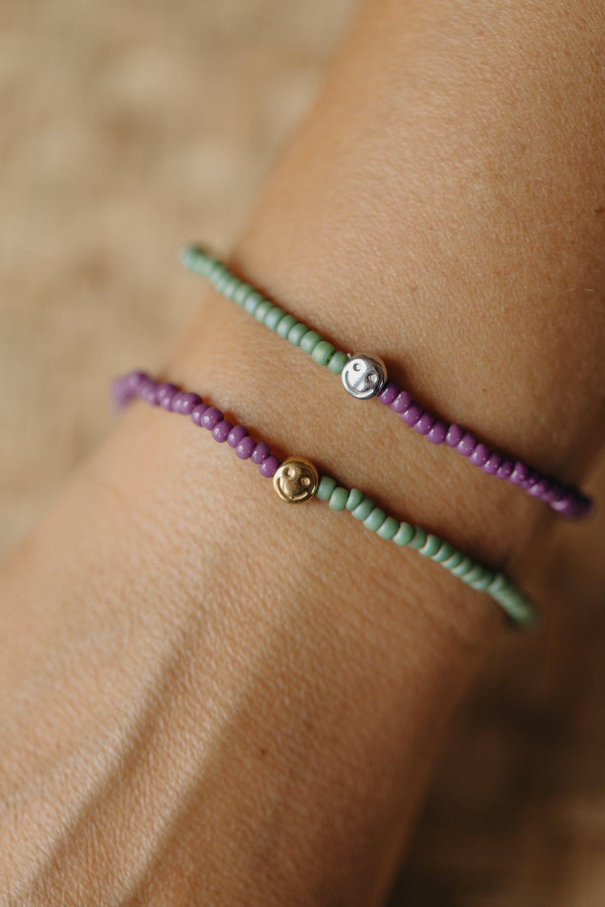 SMILEY - zweifarbiges Armband mit Miyuki Glasperlen - lila &amp; grün