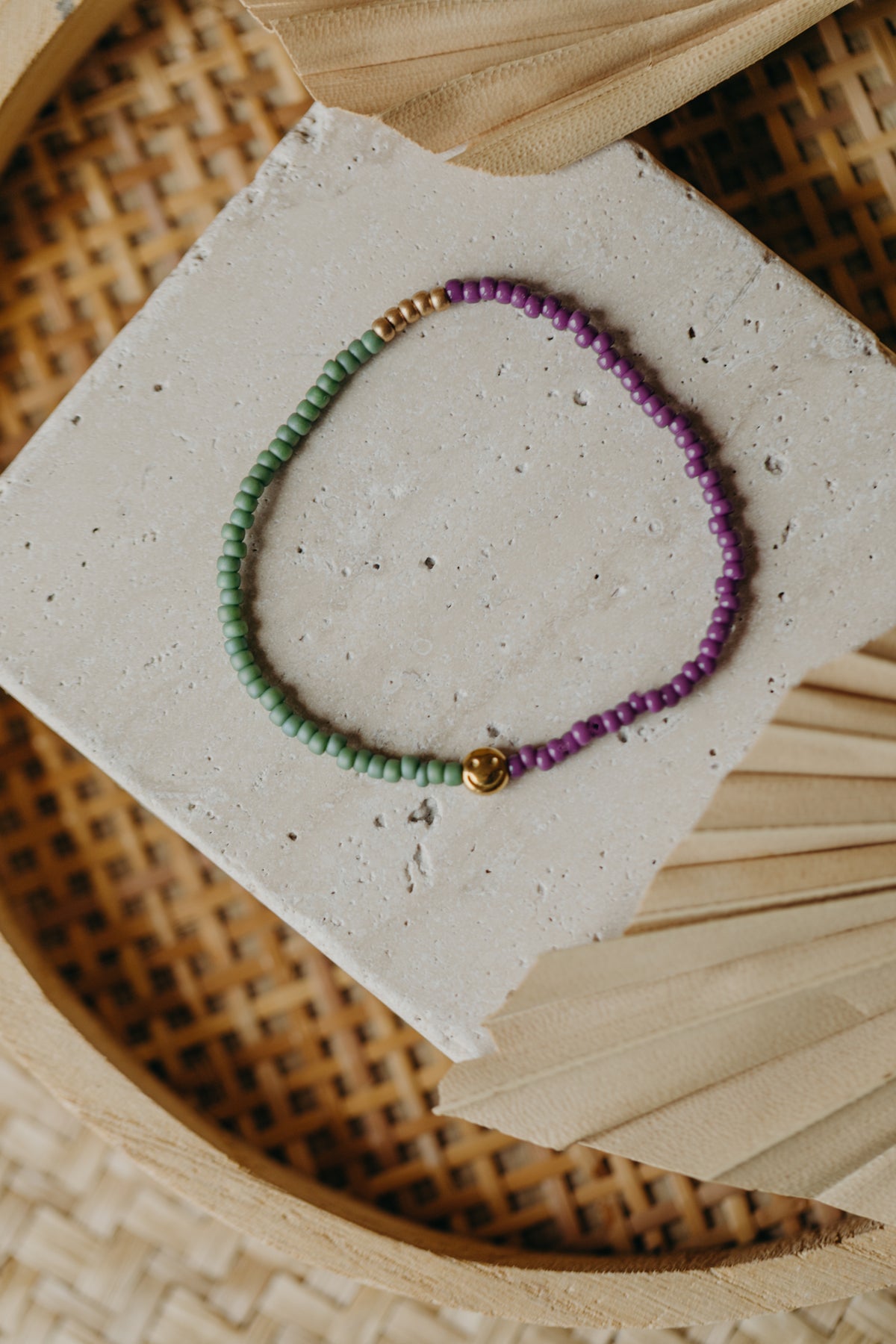 SMILEY - zweifarbiges Armband mit Miyuki Glasperlen - lila &amp; grün