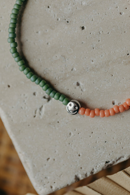 SMILEY - zweifarbiges Armband mit Miyuki Glasperlen - Koralle &amp; Grün