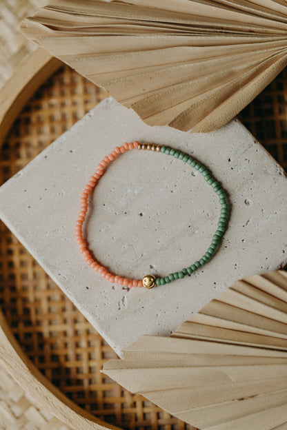 SMILEY - zweifarbiges Armband mit Miyuki Glasperlen - Koralle &amp; Grün