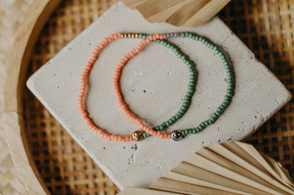 SMILEY - zweifarbiges Armband mit Miyuki Glasperlen - Koralle &amp; Grün