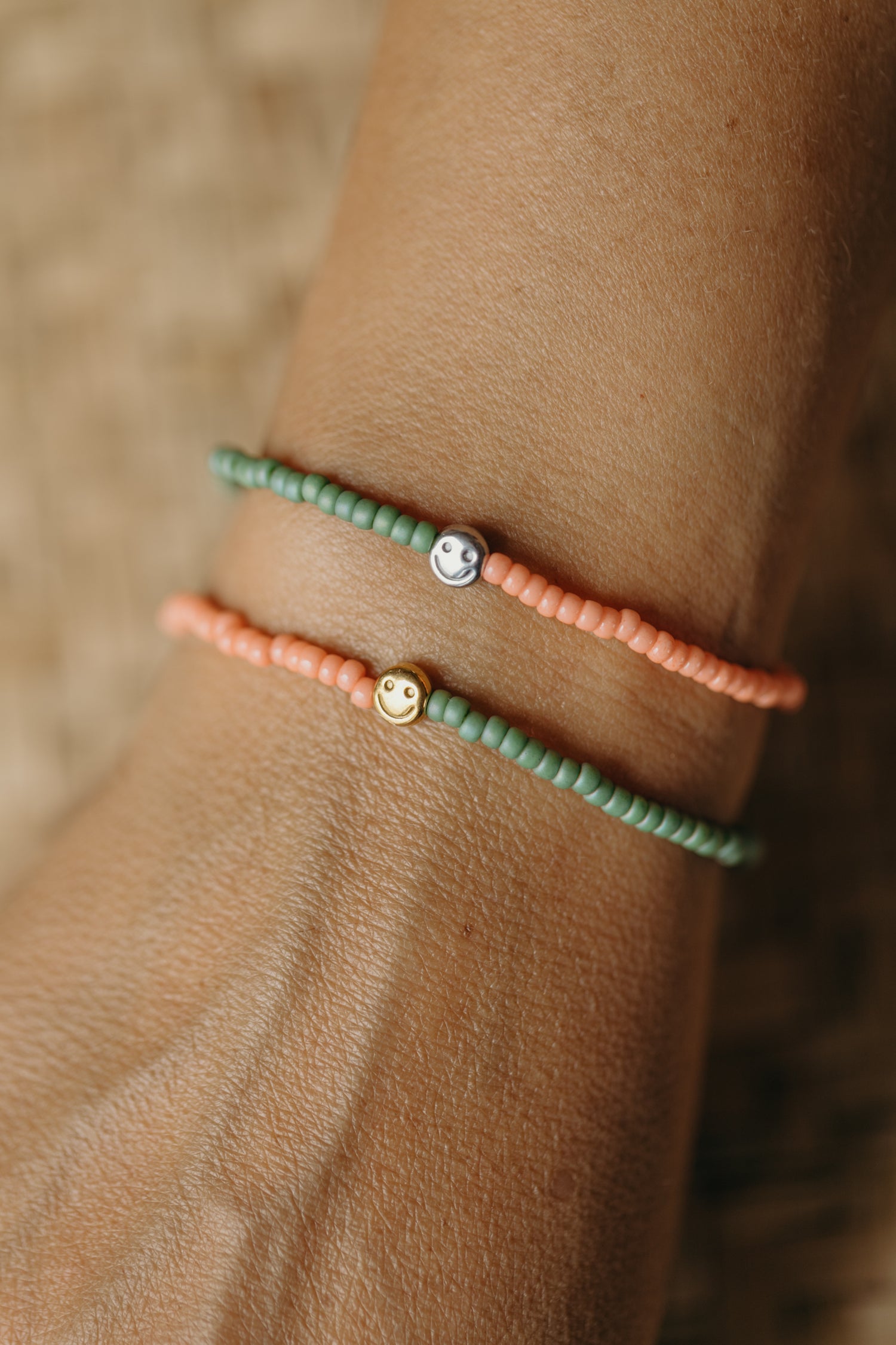 two-tone glass bead bracelet blue &amp;amp; cream