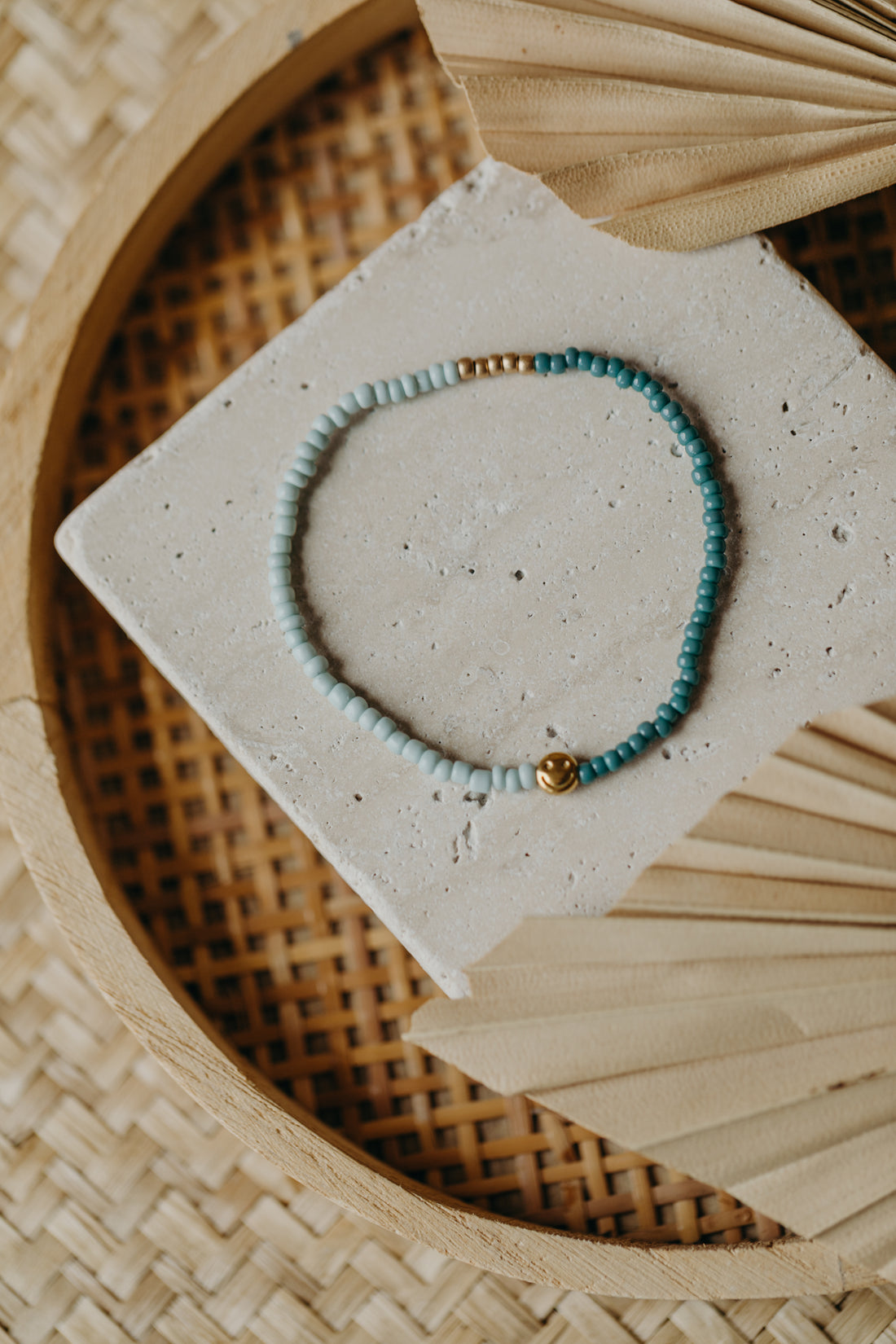 two-tone glass bead bracelet blue &amp;amp; cream