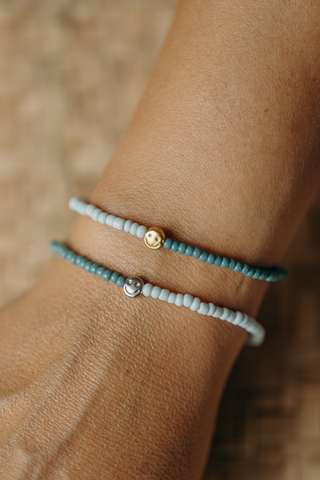 two-tone glass bead bracelet blue &amp;amp; cream