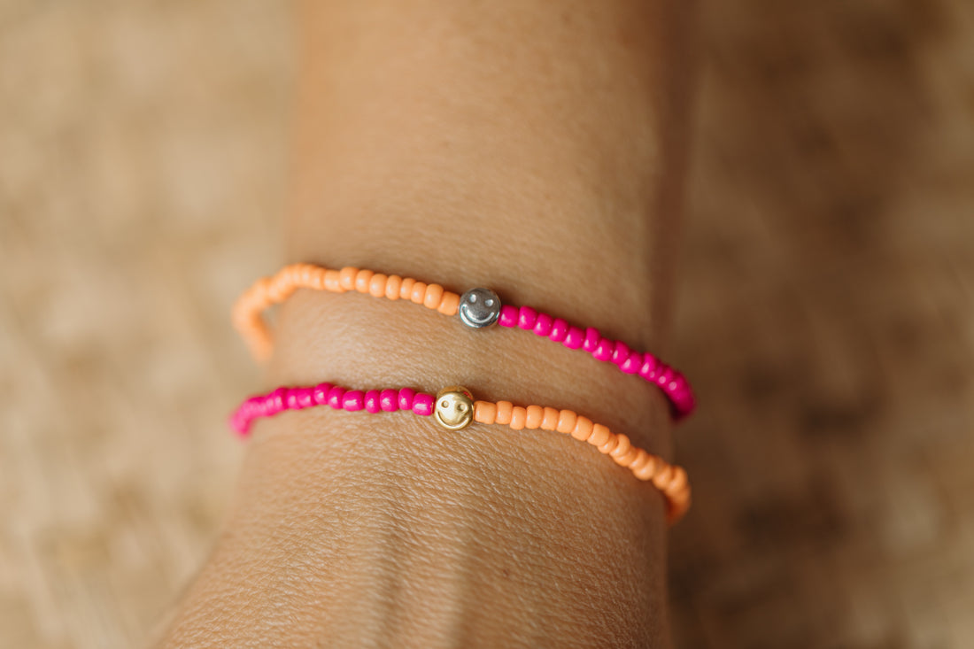 two-tone glass bead bracelet blue & cream