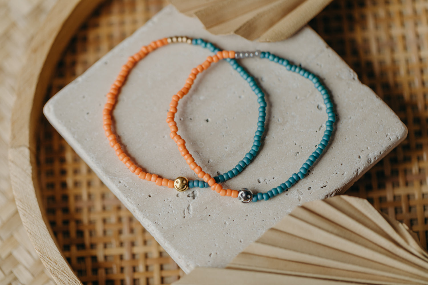 two-tone glass bead bracelet blue &amp;amp; cream