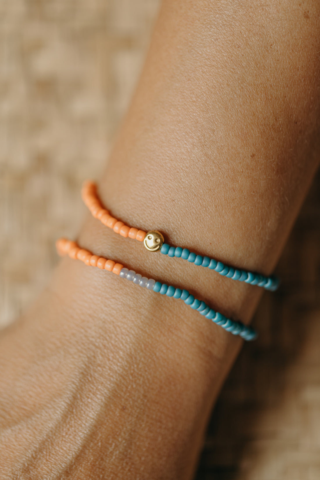 two-tone glass bead bracelet blue &amp;amp; cream