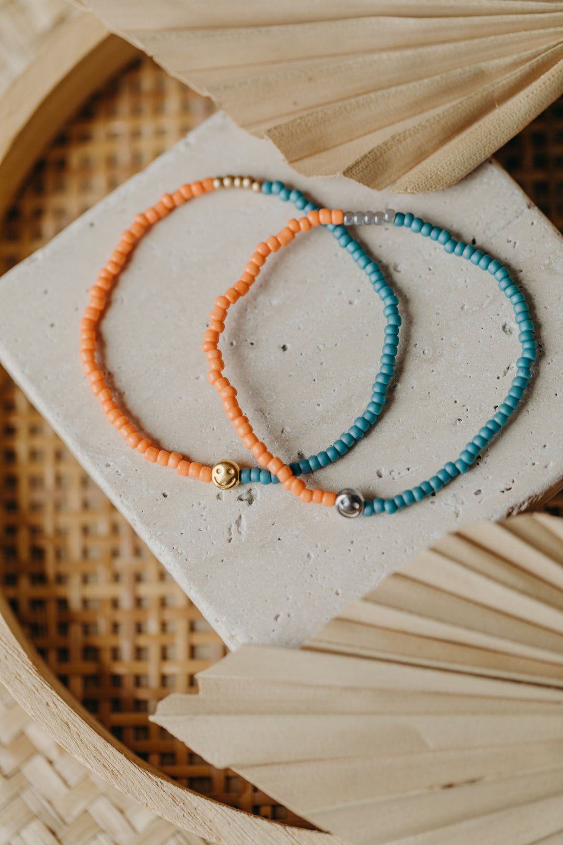 two-tone glass bead bracelet blue &amp;amp; cream