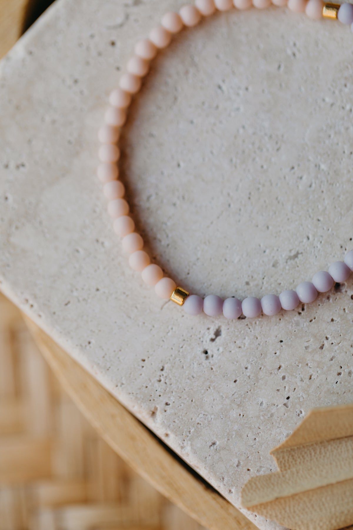 Glasperlenarmband apricot - helles lila