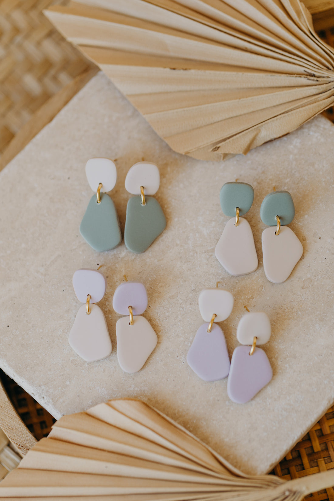 BENU Ohrringe - zweifarbige Polymer Ton Ohrringe in Vanille & Mint