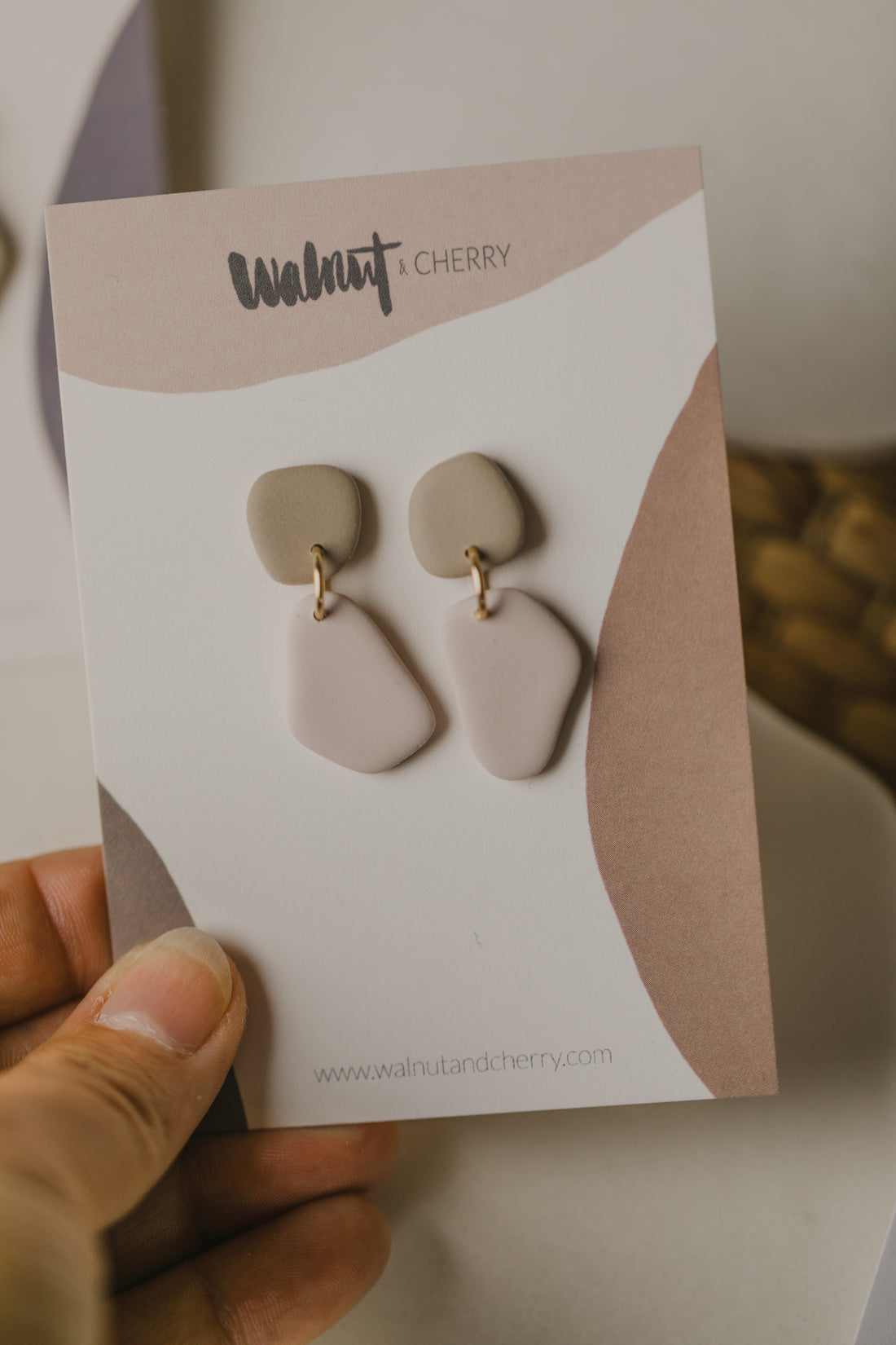 Benu Ohrringe - zweifarbige Polymer Ton Ohrringe Kieselstein/Helles Rosé