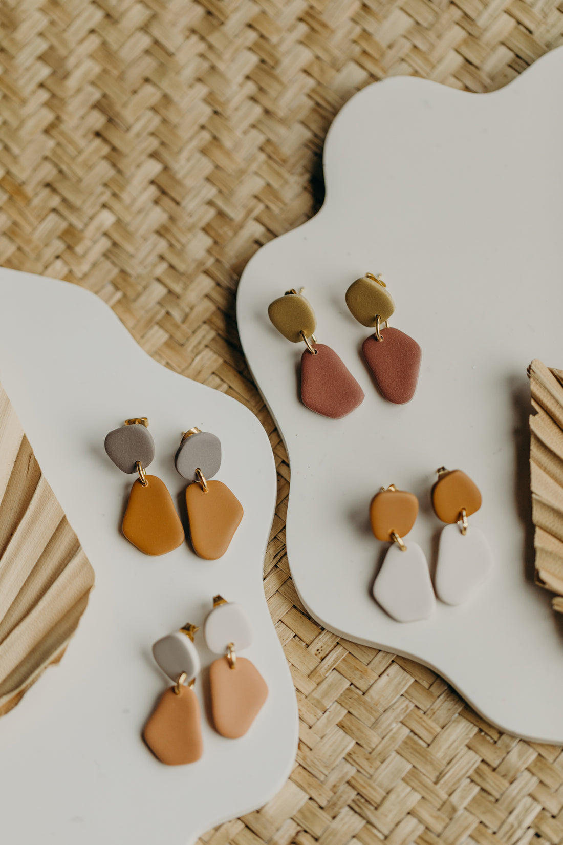 BENU Ohrringe - zweifarbige Polymer Ton Ohrringe Cognac/Vanille