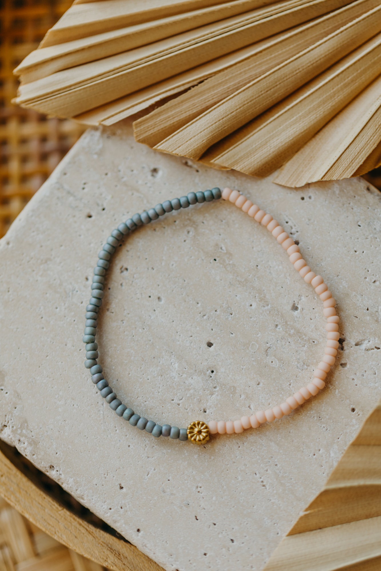 BLUME - zweifarbiges Armband mit Miyuki Glasperlen - rosa &amp; blau-grau