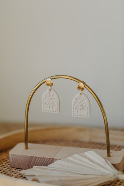 ANEA - helle Boho Ohrringe mit Blumen Muster