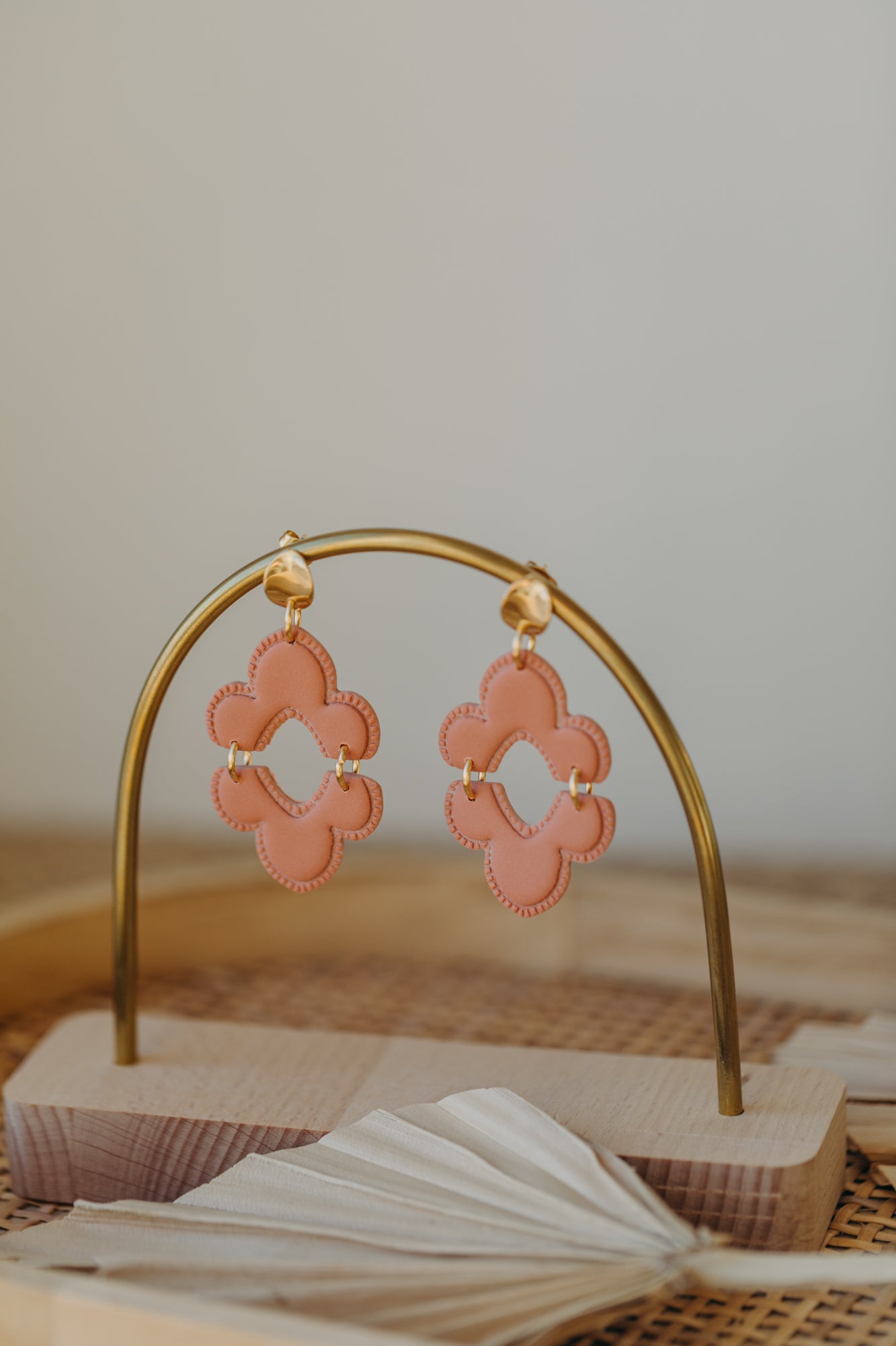 NALEEN - große Boho Ohrringe in hellem Terrakotta