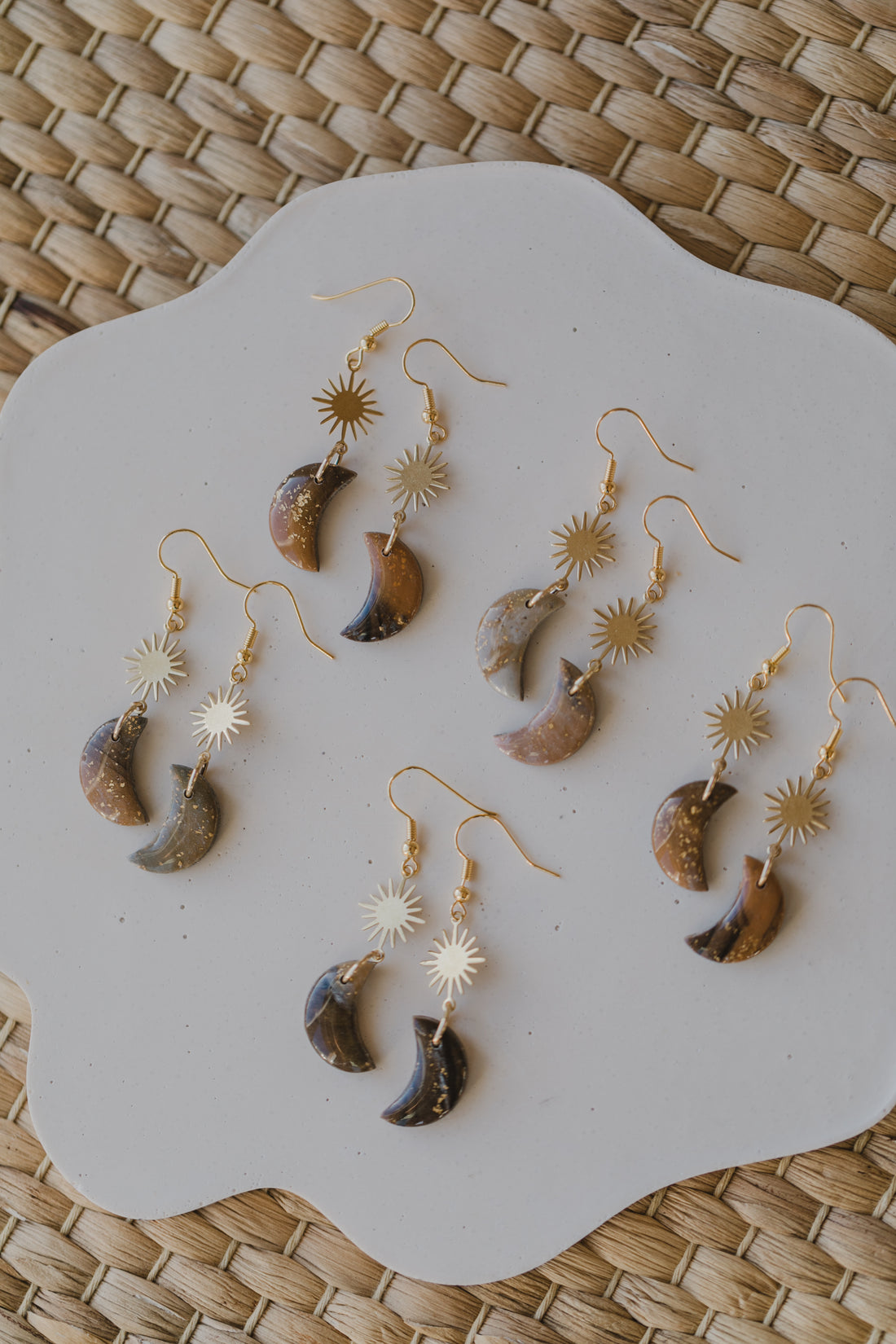 KIRA - braune Mond Ohrringe aus Polymer Ton mit Blattgold