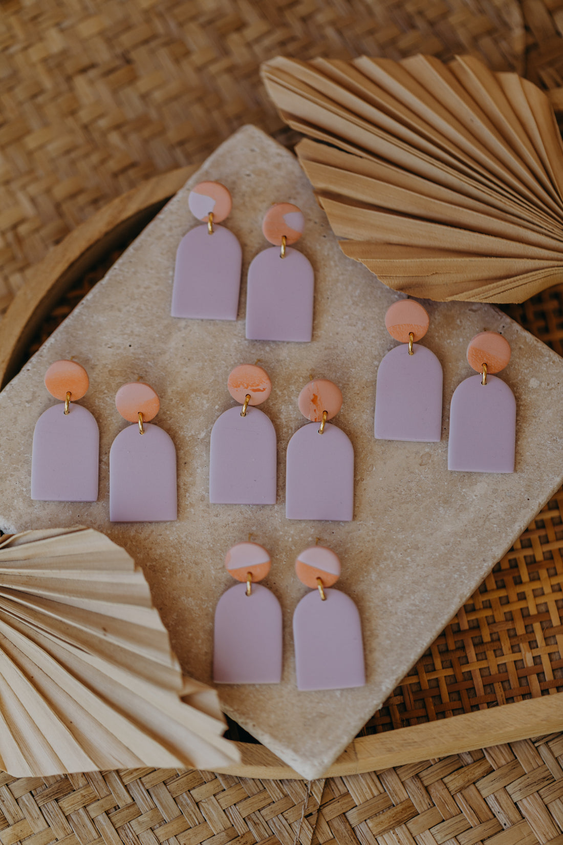CAROL - Bogen Ohrringe aus Polymer Ton in Pastell Lila, Peach und Orange