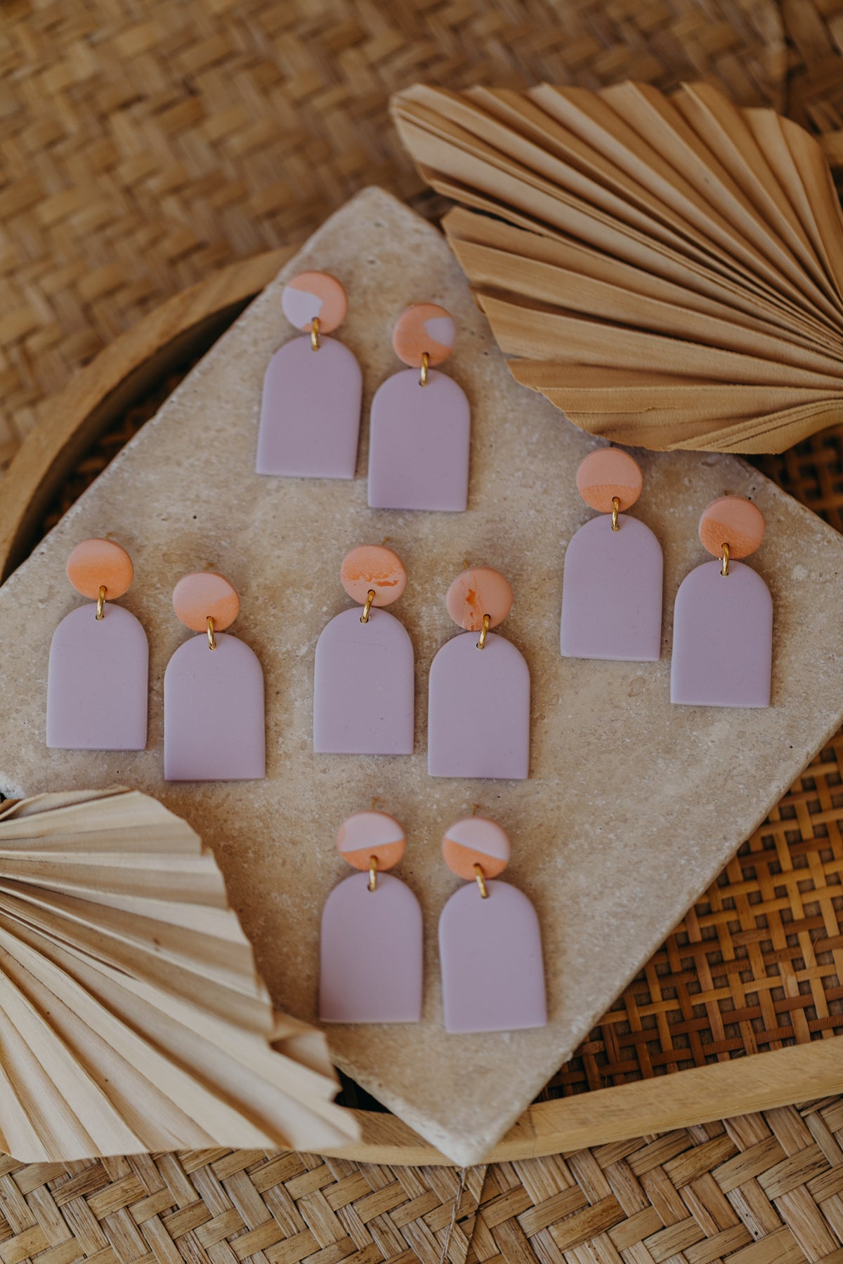 CAROL - Bogen Ohrringe aus Polymer Ton in Pastell Lila, Peach und Orange