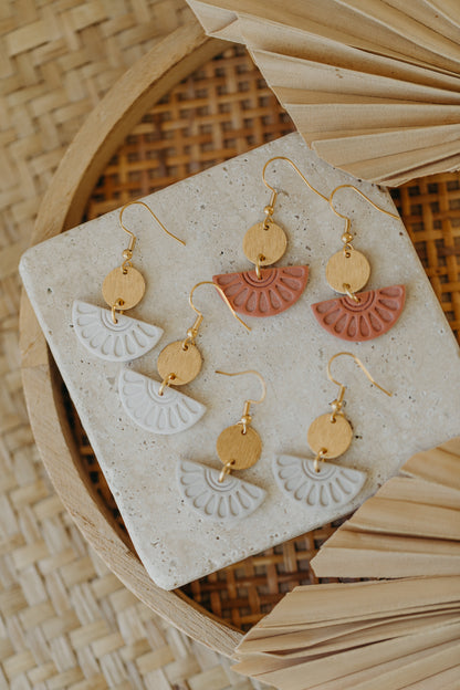 CLOE - runde Ohrringe mit Muster in hellem Terrakotta