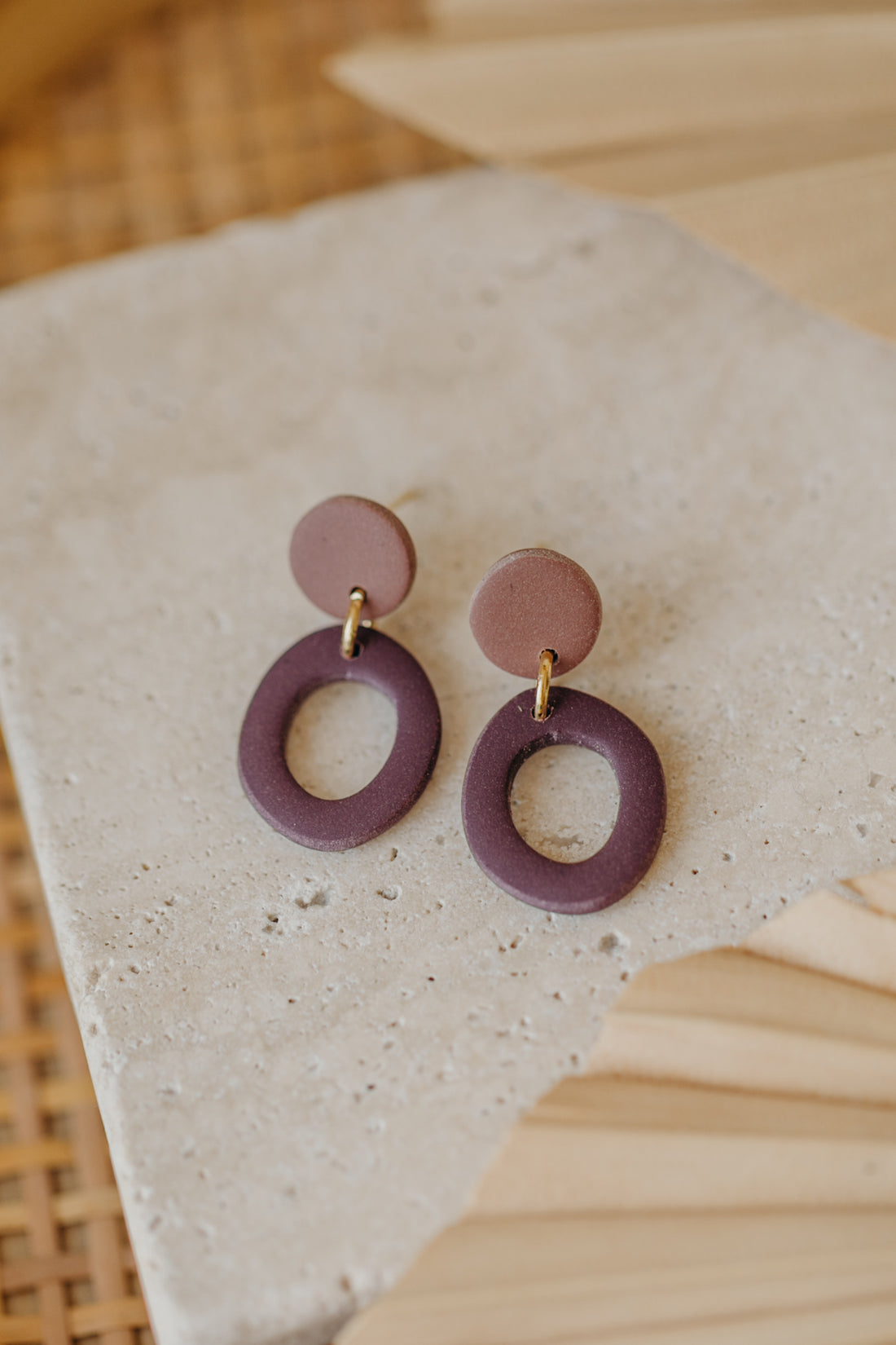 CELESTE - zweifarbige ovale Polymer Ton Ohrringe mauve-aubergine