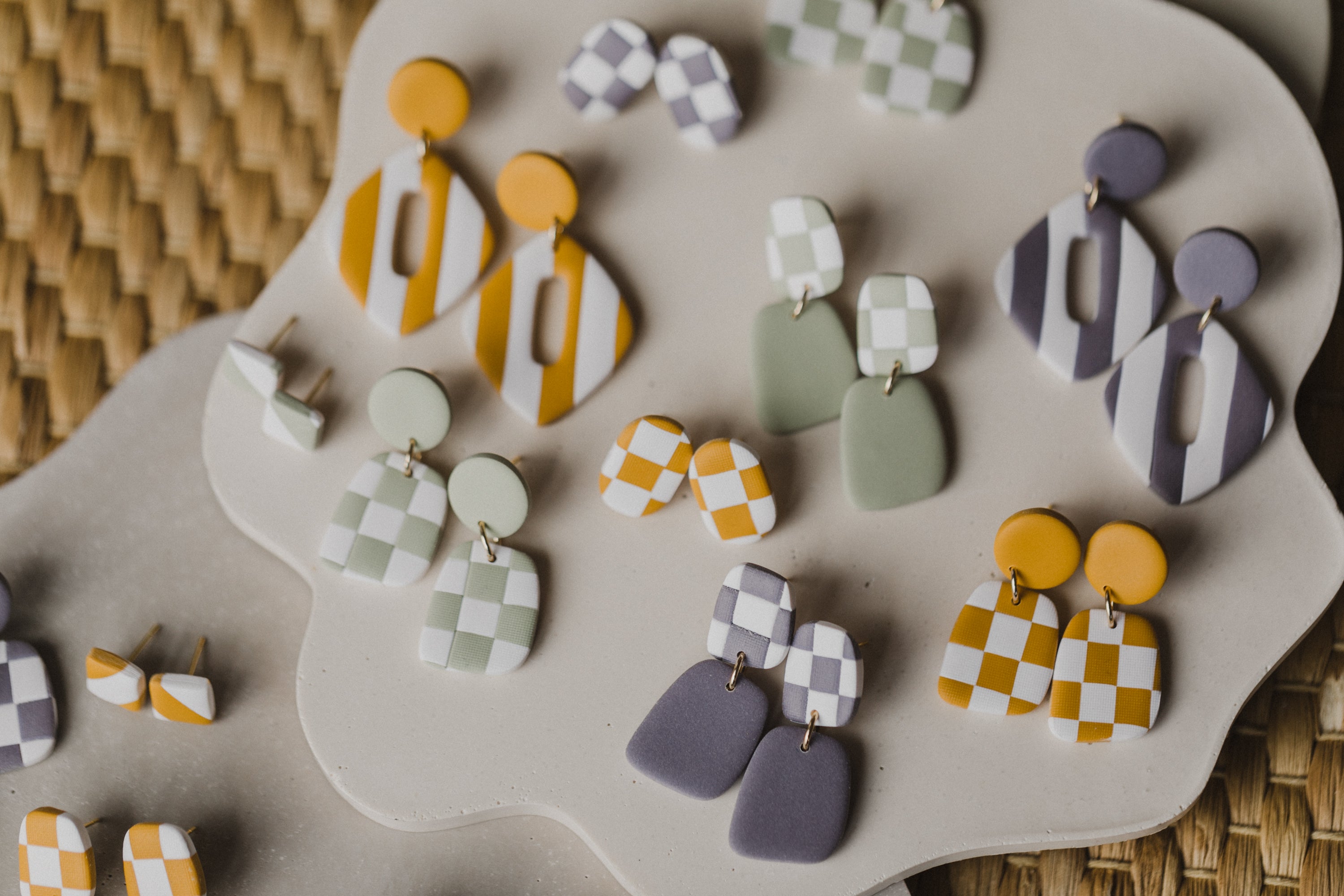 KARIN - Eckige Checkerboard Ohrstecker aus Polymer Ton